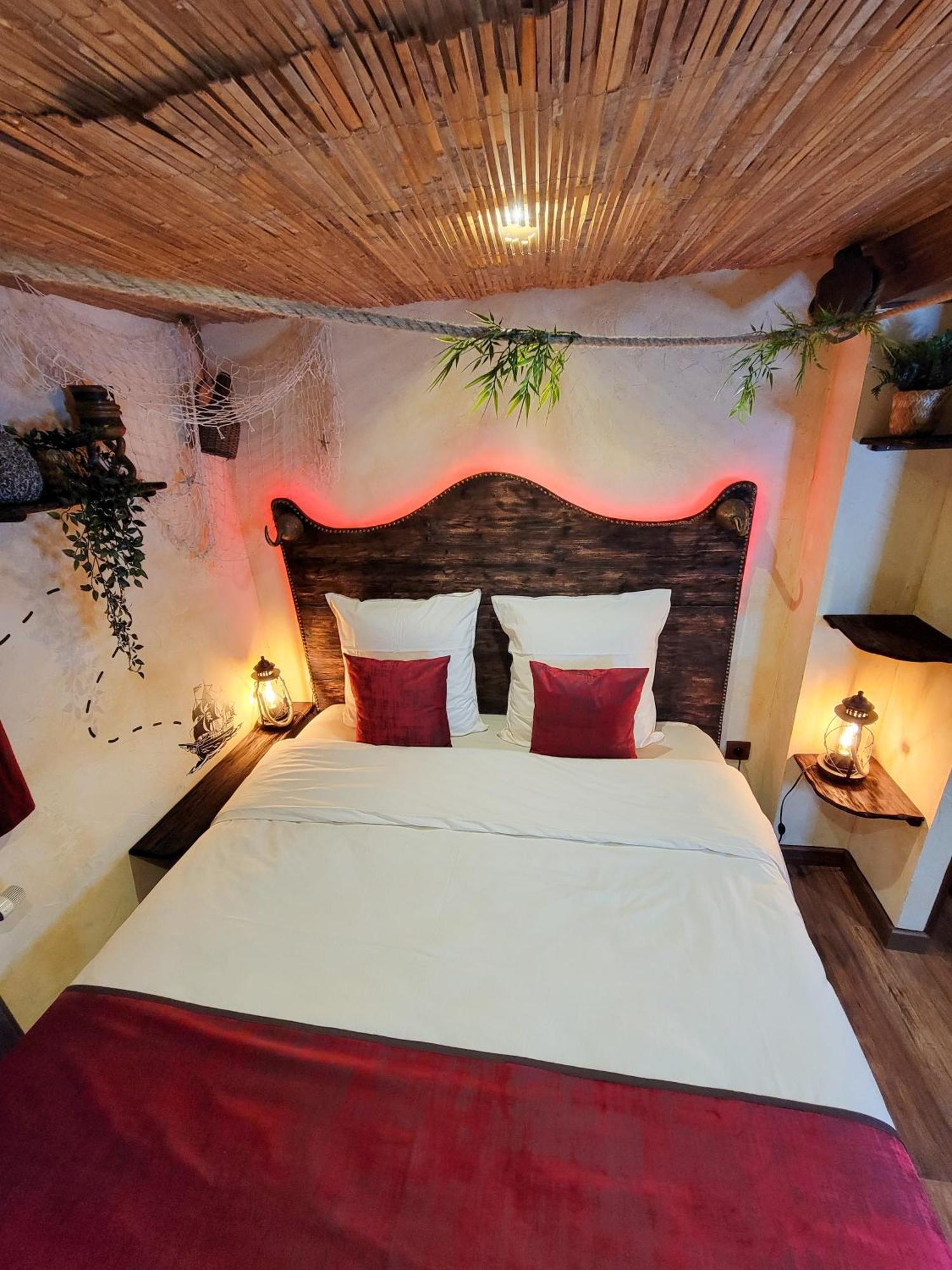Le Repaire Des Pirates Logement Magique Sainte-Croix-en-Plaine エクステリア 写真