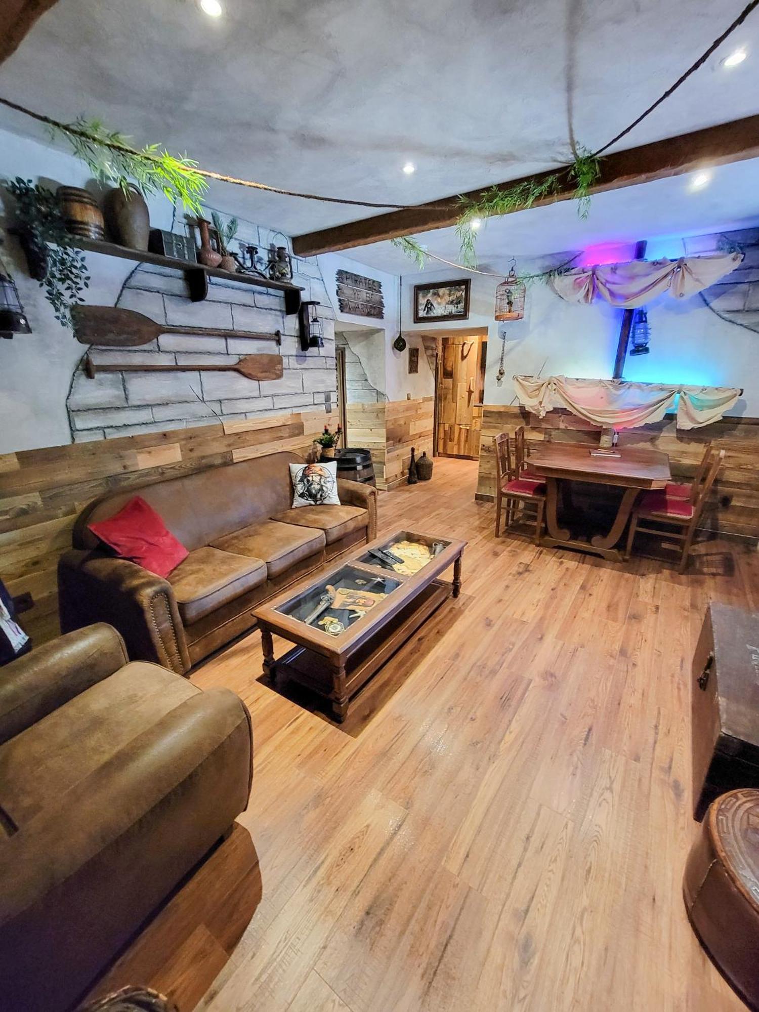Le Repaire Des Pirates Logement Magique Sainte-Croix-en-Plaine エクステリア 写真